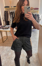 Load image into Gallery viewer, CHECK SOFT SHORTS WOTH BELT