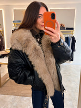 Load image into Gallery viewer, BLACK FAUX FUR TRIM BOMBER JACKET