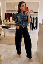 Load image into Gallery viewer, DARK WASH BALLOON FIT JEANS
