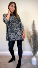 Load image into Gallery viewer, GREY ANIMAL PRINT TOP