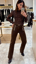 Load image into Gallery viewer, DOUBLE BUTTON STRETCH DENIM JEANS - brown
