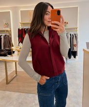 Load image into Gallery viewer, SLEEVELESS ZIP UP MOCK NECK KNIT- wine
