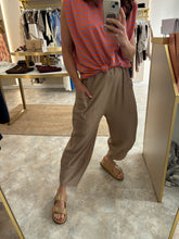 Load image into Gallery viewer, BEIGE FRONT POCKET TROUSER