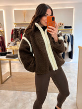 Load image into Gallery viewer, CONTRAST ZIP UP TEDDY JACKET - brown