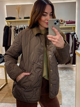 Load image into Gallery viewer, LIGHTWEIGHT BARBER STYLE JACKET