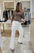 Load image into Gallery viewer, WHITE FRONT POCKET GOLD BUTTON JEANS