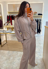 Load image into Gallery viewer, ZIP UP TRACKSUIT - oatmeal