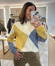 Load image into Gallery viewer, PASTEL V-NECK ARGYLE KNIT WITH SHIRT COLLAR DETAIL - blue/yellow