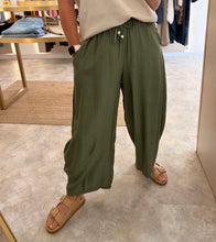 Load image into Gallery viewer, KHAKI LIGHTWEIGHT BARREL LEG TROUSER