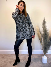 Load image into Gallery viewer, GREY ANIMAL PRINT TOP