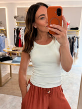 Load image into Gallery viewer, SCOOP NECK CLOSE FIT VEST white