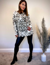 Load image into Gallery viewer, CREAM ANIMAL PRINT TOP