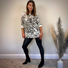 Load image into Gallery viewer, CREAM ANIMAL PRINT TOP