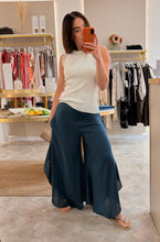 Load image into Gallery viewer, COTTON/LINEN BLEND WIDE LEG FLOATY TROUSERS - navy