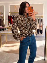 Load image into Gallery viewer, ANIMAL PRINT LIGHTWEIGHT ZIP JACKET