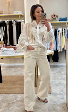 Load image into Gallery viewer, CONTRAST STITCH BRODERIE BLOUSE