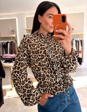 Load image into Gallery viewer, ANIMAL PRINT LIGHTWEIGHT ZIP JACKET