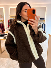 Load image into Gallery viewer, CONTRAST ZIP UP TEDDY JACKET - brown