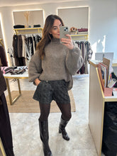 Load image into Gallery viewer, CHECK SOFT SHORTS WOTH BELT