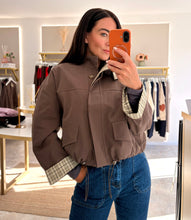 Load image into Gallery viewer, PLAID TRIMMED CROPPED UTILITY JACKET