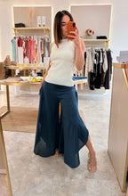 Load image into Gallery viewer, COTTON/LINEN BLEND WIDE LEG FLOATY TROUSERS - navy
