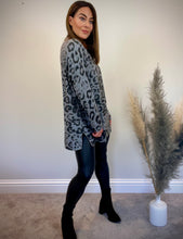 Load image into Gallery viewer, GREY ANIMAL PRINT TOP