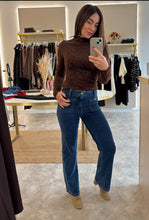 Load image into Gallery viewer, LEAF LACE LONG SLEEVE TOP