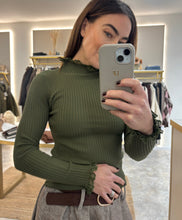 Load image into Gallery viewer, RIB KNIT LACE TRIM TOP