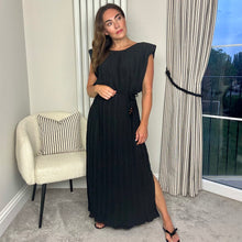 Load image into Gallery viewer, BLACK SLEEVELESS PLISSÉ MIDAXI DRESS