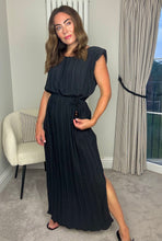 Load image into Gallery viewer, BLACK SLEEVELESS PLISSÉ MIDAXI DRESS