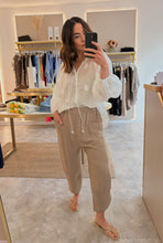 Load image into Gallery viewer, WHITE 3D FLOWER SHEET BUTTON UP BLOUSE