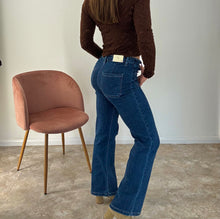 Load image into Gallery viewer, MID-WASH POCKET JEANS