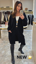 Load image into Gallery viewer, BLACK BROOCH LONG LINE CARDIGAN