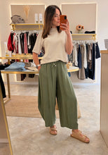 Load image into Gallery viewer, KHAKI LIGHTWEIGHT BARREL LEG TROUSER
