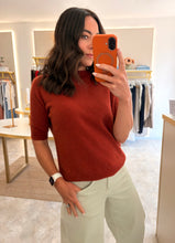 Load image into Gallery viewer, RUST SHORT SLEEVE KNIT
