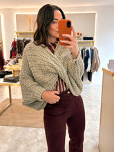 Load image into Gallery viewer, REVERSIBLE WOOL BLEND TWIST CHUNKY KNIT  -latte
