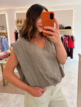 Load image into Gallery viewer, BUBBLE HEM LINEN TOP- mocha
