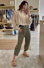 Load image into Gallery viewer, CROPPED BOMBER JACKET cream
