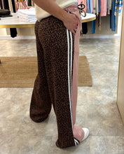 Load image into Gallery viewer, LEOPARD CONTRAST SIDE STRIPE JOGGER TROUSER -blush

