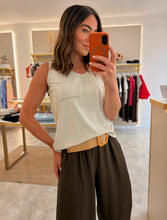 Load image into Gallery viewer, EVERYDAY POCKET VEST - beige
