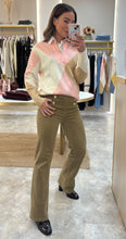 Load image into Gallery viewer, PASTEL V-NECK ARGYLE KNIT WITH SHIRT COLLAR DETAIL - pink/camel
