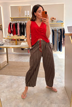 Load image into Gallery viewer, RUCHED V-NECK CREPE SLEEVELESS TOP red
