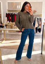 Load image into Gallery viewer, RIBBED KNIT JUMPER WITH BUTTON POCKETS - brown
