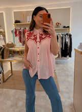 Load image into Gallery viewer, EMBROIDERED SLEEVELESS BLOUSE -pink

