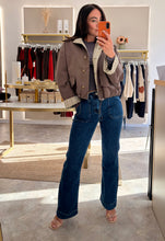 Load image into Gallery viewer, PLAID TRIMMED CROPPED UTILITY JACKET
