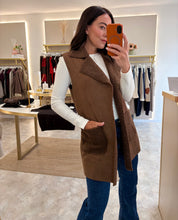 Load image into Gallery viewer, CHESTNUT LONGLINE FAUX SUEDE &amp; SHEARLING GILET
