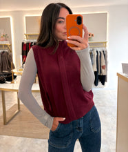 Load image into Gallery viewer, SLEEVELESS ZIP UP MOCK NECK KNIT- wine
