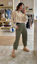 Load image into Gallery viewer, CROPPED BOMBER JACKET cream
