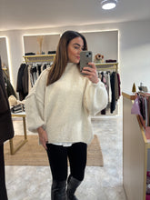 Load image into Gallery viewer, OVERSIZED KNIT -cream
