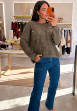 Load image into Gallery viewer, RIBBED KNIT JUMPER WITH BUTTON POCKETS - brown
